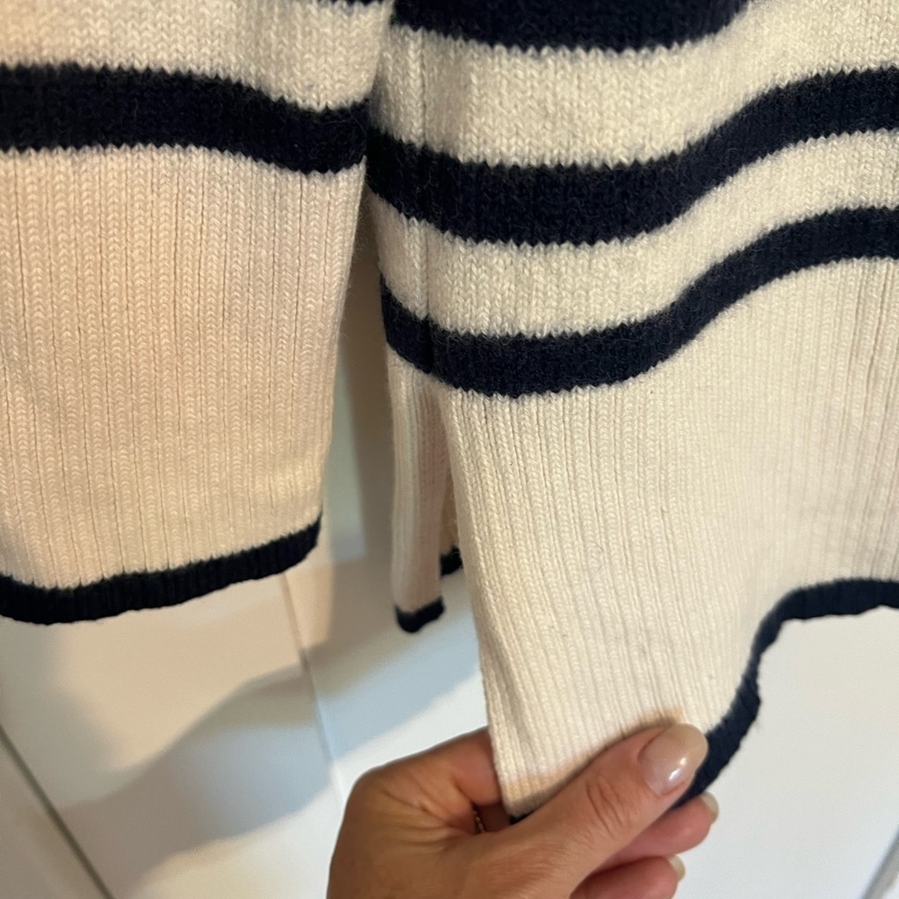 Aritzia Babaton Striped Navy Crew Neck 100% Merino Wool Sweater Size 2XS - Picture 5 of 5